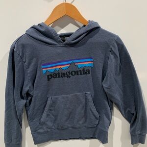 Patagonia Charcoal Hoodie with Logo’s kids size L boys
